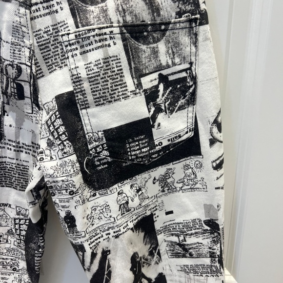 Urban Outfitters BDG Low-Rise Flare Jeans in Newspaper Print, Size 26 (NWT) - Picture 7 of 8